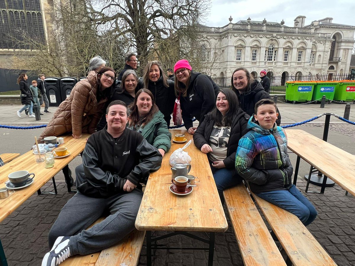 LinMac2203's tweet photo. When you’re all chilling with a cuppa before the next @KTTunstall gig with @ConnerMcgarvie and the gang, and who comes down the street but the lady herself! https://t.co/b1rRYxuYO3