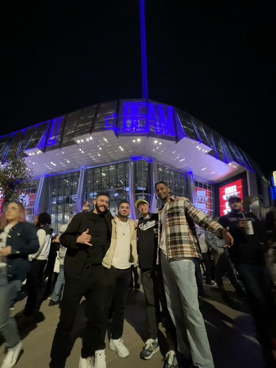 Dom_Johnson_'s tweet photo. The beam was beamin last night. https://t.co/ClvkkuOIdQ