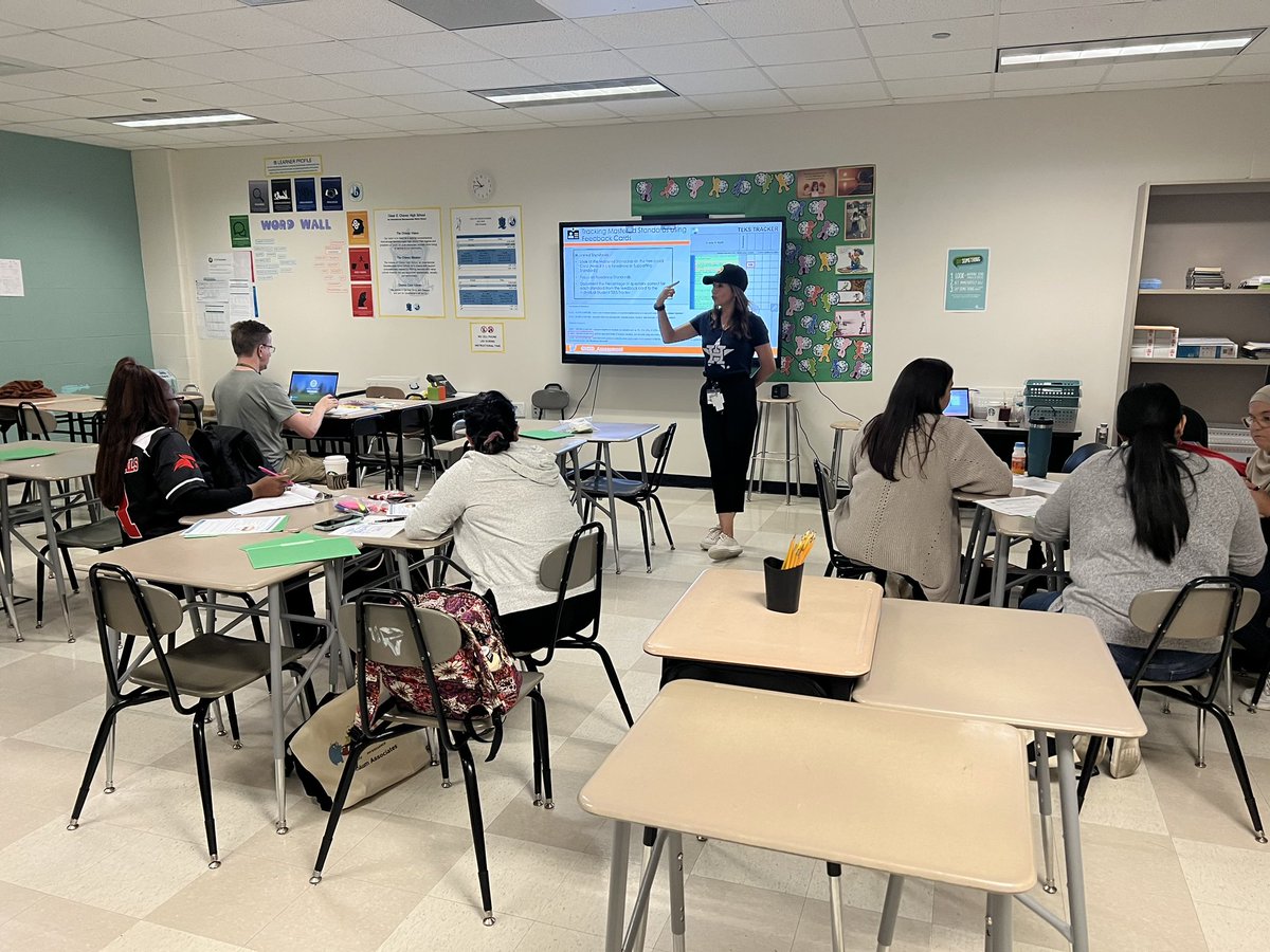 jasmine_curry2's tweet image. Great day of learning with @ClaudiaGC01 and myself #DataSeries2023. Thank you to everyone who attended our  &quot;Managing your Lineup&quot; session. Special s/o to the wonderful educators @ThomasMS_HISD for showing up and showing out. @TeamHISD @HISD_Assessment