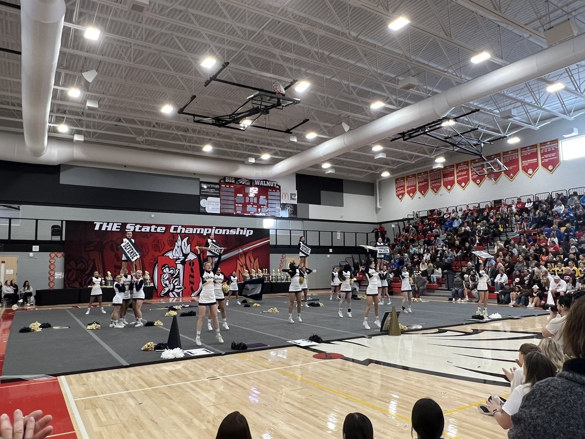 TvlsdV's tweet image. Another outstanding performance by our cheerleaders!  Congratulations ladies!  Go Vikings!