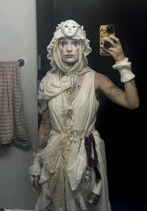 no makeup. all natural. https://t.co/nGsJCAlmwg