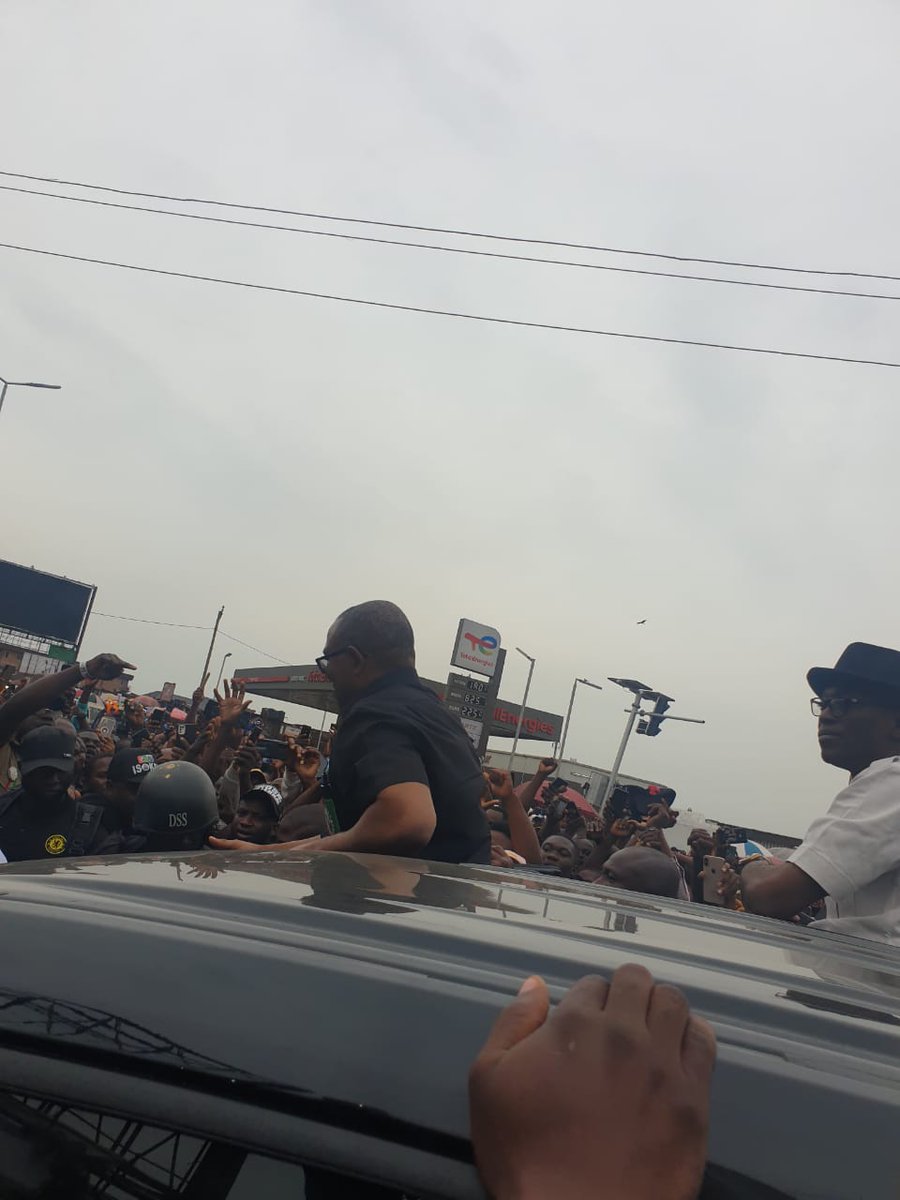 myturningpoint3's tweet photo. #OBIDIENT_FAMILY  (Photo Speaks).
Dr. Azemhe Azena was among those who received Mr. Peter Obi when he stormed the ancient city of Benin, today the 11th day of March 2023. 
#benincity 
#Edo_state 
#Nigeria https://t.co/aI5axXZZ4G