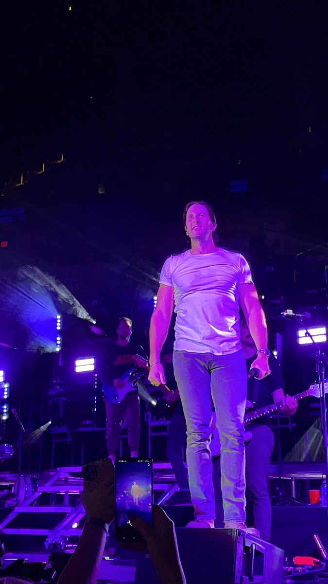 Jlhsam's tweet photo. @russelled Thank you so much for an amazing night!!! https://t.co/cMM9V7TxmH