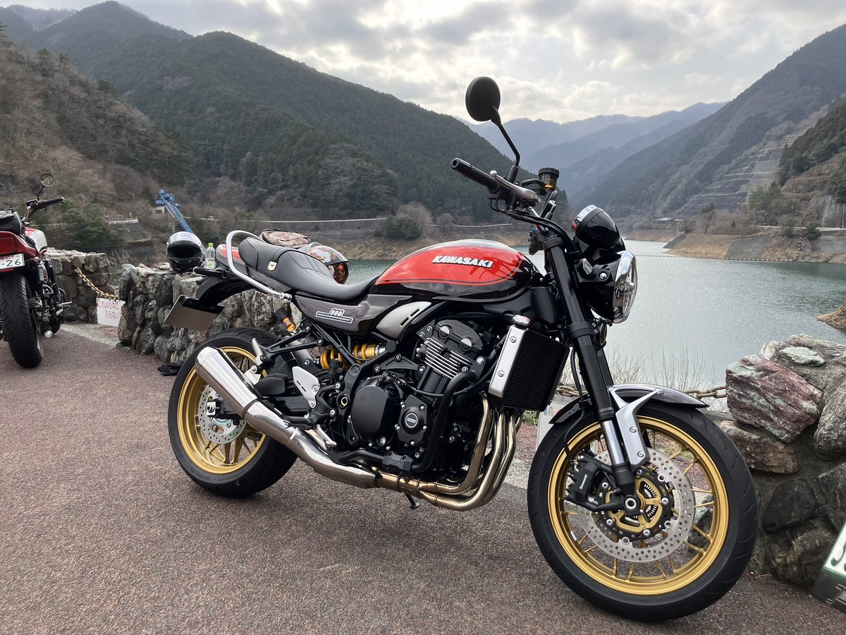 TAKASUGI_st's tweet photo. 有馬ダム

CB750は不具合により
仲間の整備士と交代しました

#Z900RS
#Z50th https://t.co/S2JkmyHutg
