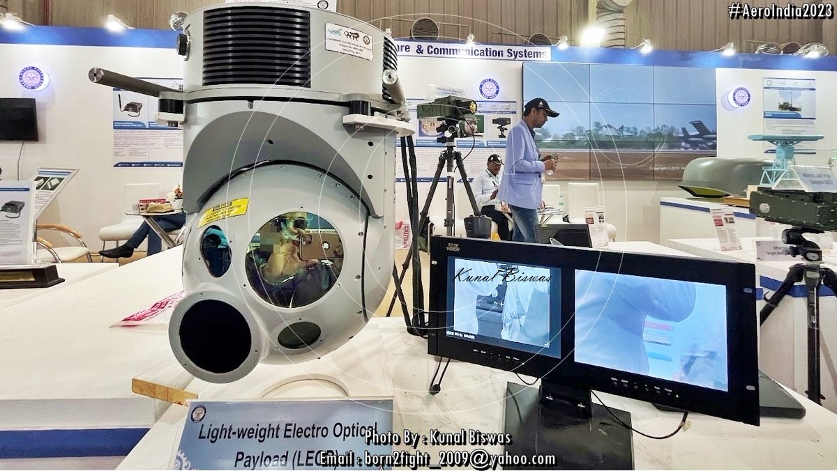 Kunal_Biswas707's tweet photo. The #VEM #IRDE #DRDO Showed Electro Optical Pods At #AeroIndia2023 LEOP And CAMOP Respectively The LEOP Is 35 KG With Range 11 KM And CAMOP Is 60 KG With Range 40 KM Also Both Pods Are Integrated Into Platforms Such As UAVs To Light Aircraft And Perhaps Helicopters As Well 🇮🇳🔥 https://t.co/1ubFHg16c0