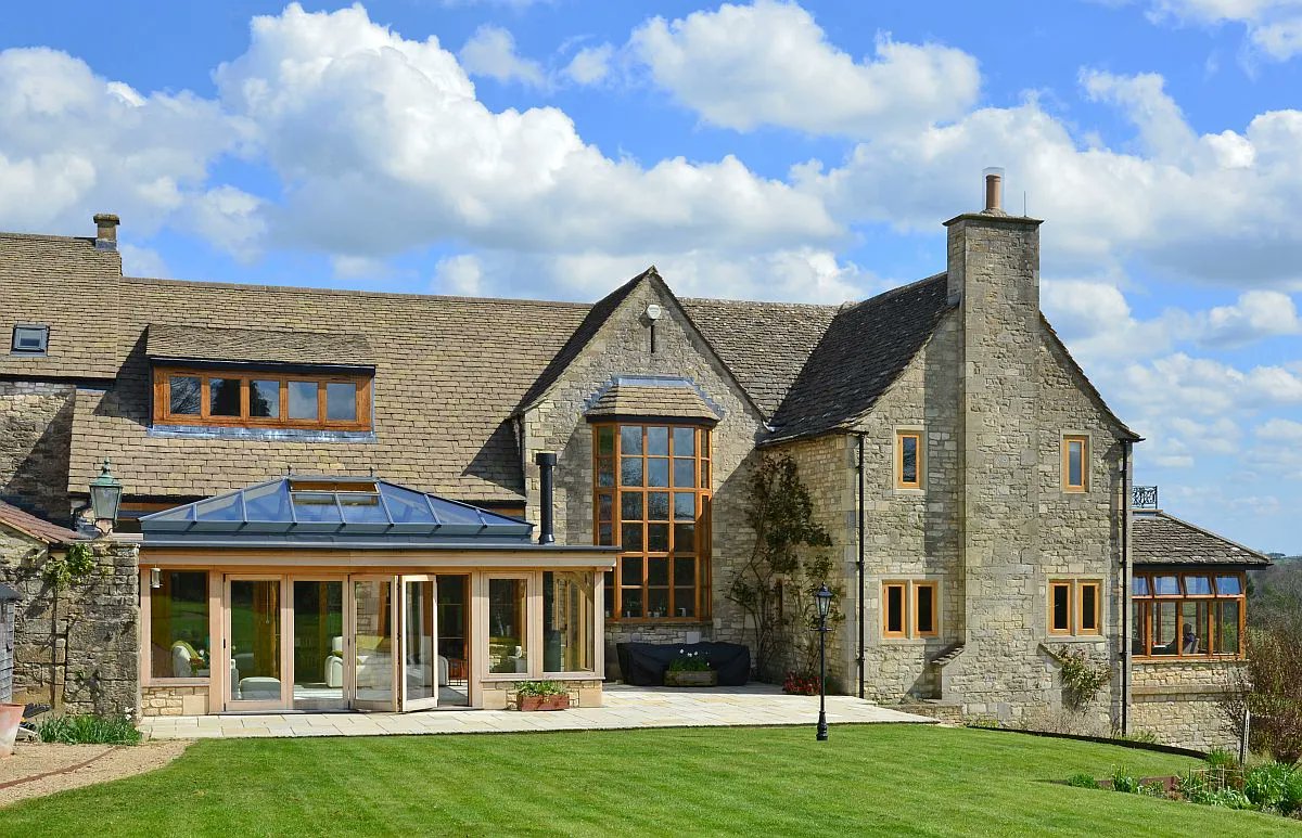 dsalisburycons's tweet photo. Oak Orangery with Bi-Fold Doors π³
This contemporary oak orangery design, with bi-fold doors, opens up the views across this picturesque part of the Cotswolds and provides seamless access to the outdoors π
#davidsalisbury #Orangery #oak #oakframe #bifold #bifolds #garden https://t.co/f69ZvsWVlq