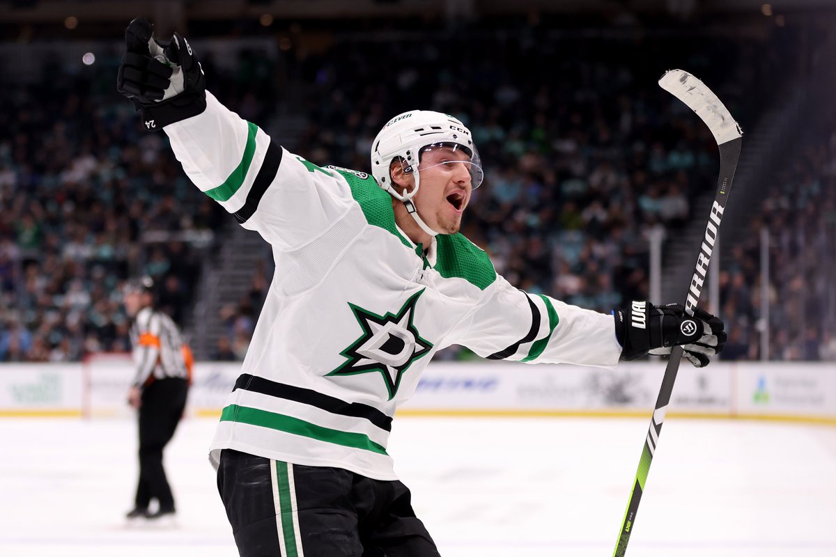 DallasStars's tweet photo. CAN WE GET A "WOOOOOO!" IN THE REPLIES?! https://t.co/fYJOji74M8