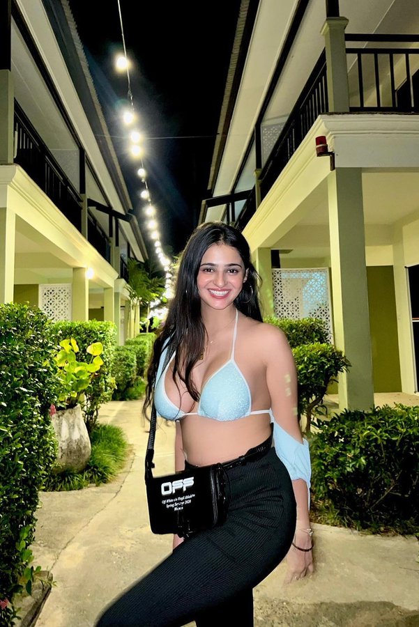 Fq_3-aqaQAAk6xn?format=jpg&name=900x900