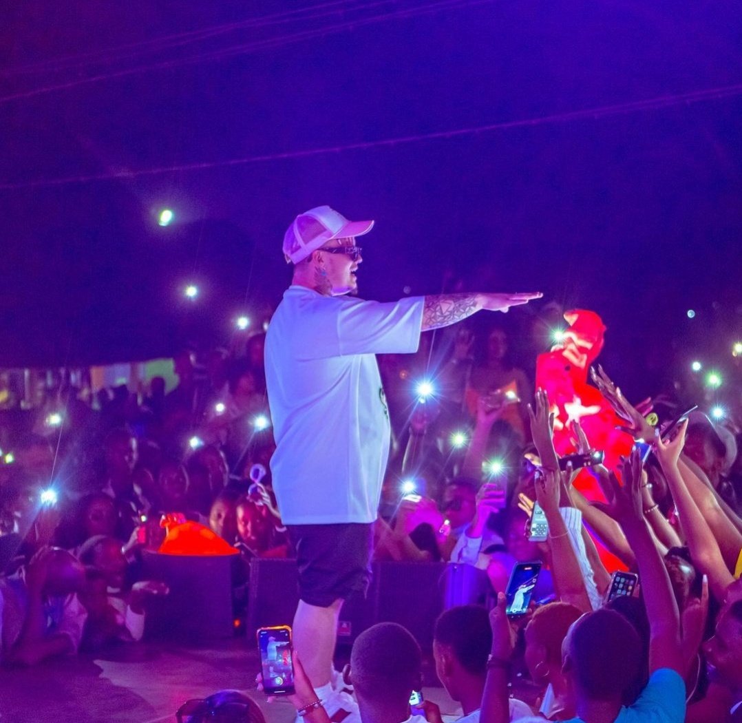 IrisNews_'s tweet photo. ✍️ Costa Titch was known for his contribution in popularizing #Amapiano, a distinctive genre of music that has captivated audiences across Africa and around the globe. On August 6, 2022, he performed alongside @theecember and other artists at a concer in #Bujumbura's #WorldBeach. https://t.co/0Z7k9Rwqar