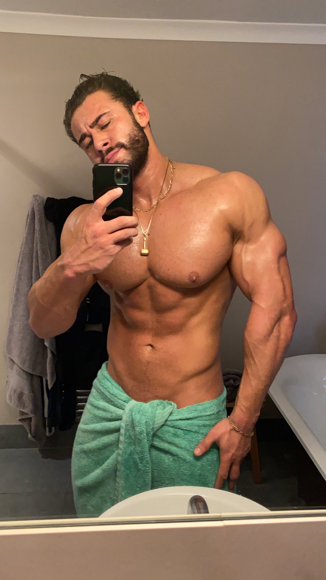 Fq_6vAIWwAE7VLr?format=jpg&name=large