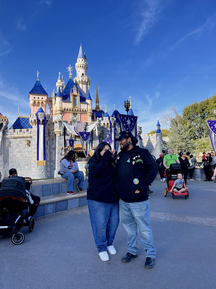 laflorhes's tweet photo. disney is my happy place <3 https://t.co/LPlYZ35rXU
