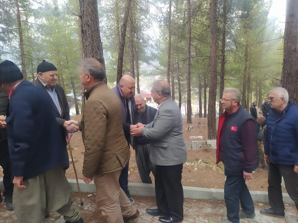 cyaylabel's tweet photo. Belediye #Başkanımız Sn.İsmail #Tepebağlı,MHP Çamlıyayla ilçe Sekreteri Rıza Gür, Merhum Zeynep Turgut'un cenaze merasimine katılım sağlayıp aileye #başsağlığı dileklerini iletti.
#Merhumeye Allah'tan rahmet ilçemiz adına #aileye sabırlıklar diliyoruz. https://t.co/Alh2B8Bil9