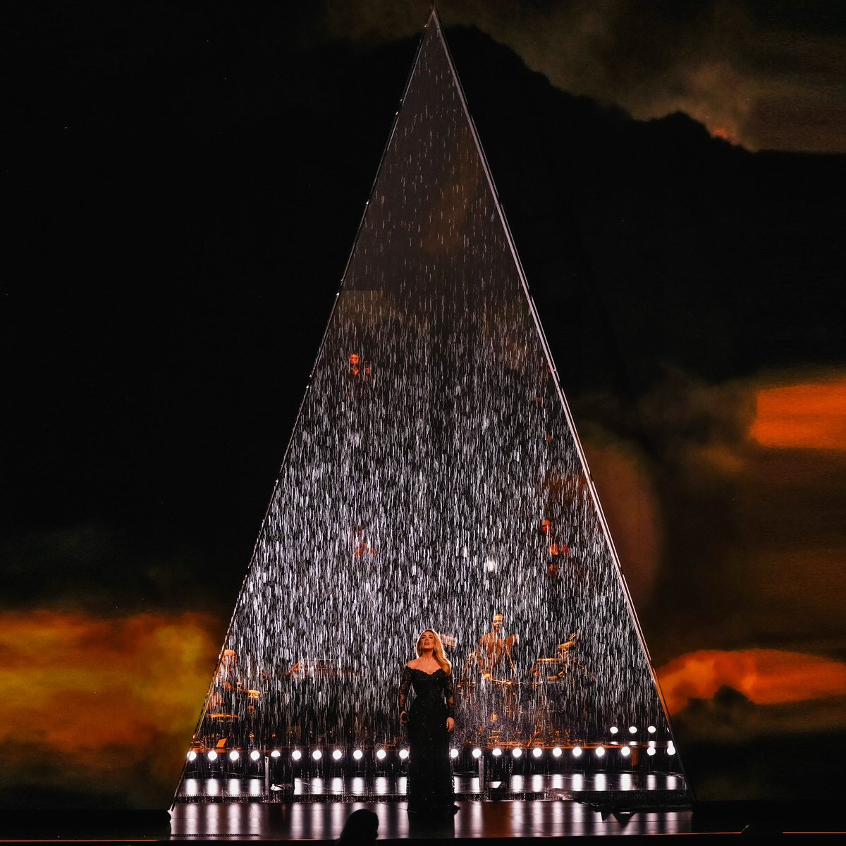 Adele's tweet photo. https://t.co/haehcBxeCc