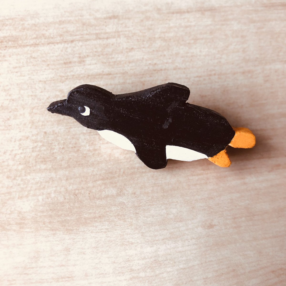 don_gurisu_'s tweet photo. ペンギンバッチ https://t.co/asMgaCExR3