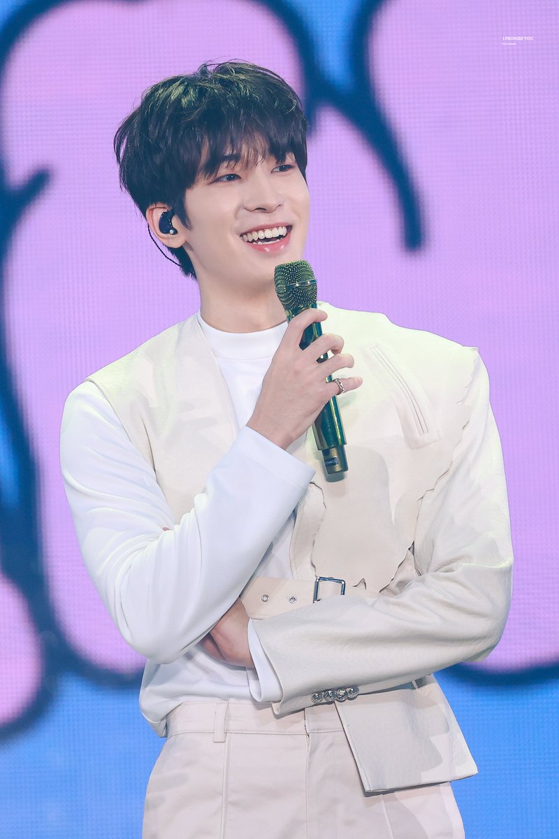 I_PROMISE_U_WW's tweet photo. 230310 캐럿랜드 DAY1 원우

네가 웃으면 나도 좋아🤍

#원우 #WONWOO #세븐틴 #SEVENTEEN #ウォヌ https://t.co/KDvFBdEj2S
