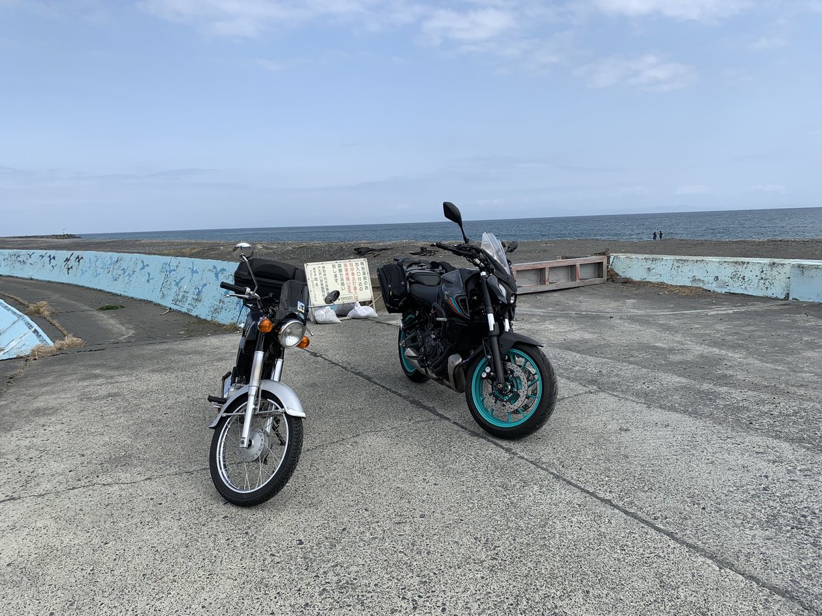 fairlytail's tweet photo. ルタちゃんの07と、しばしランデブー♫
いつもの野鳥公園から道の駅掛川まで。
排気量で8倍ほど違うから、ベンリーくん、必死のパッチ(笑)💦💦💦
#MT07 #CD90S #ソフトクリーム #大井川野鳥公園 https://t.co/IgYDP6vmbQ