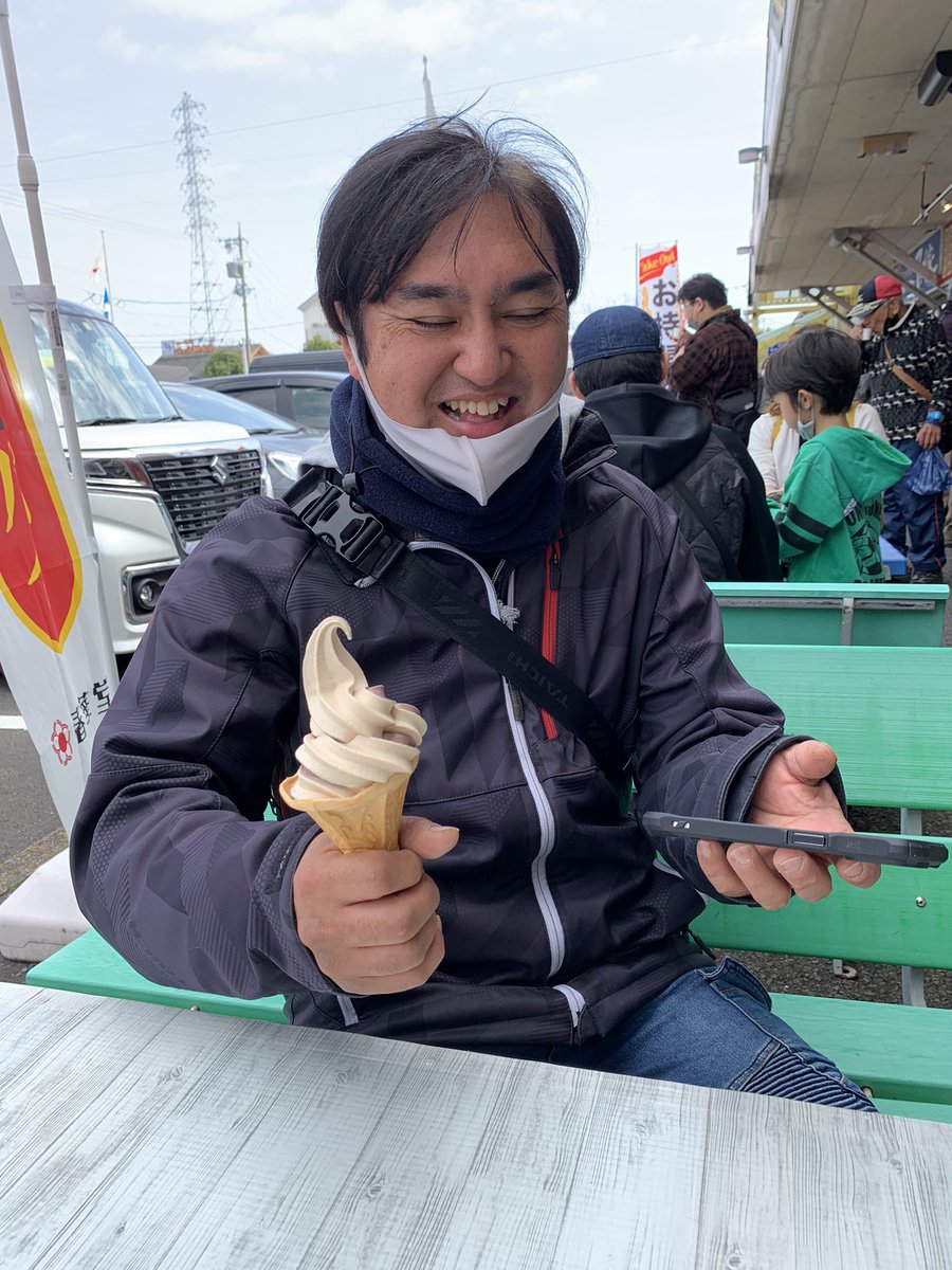 fairlytail's tweet photo. ルタちゃんの07と、しばしランデブー♫
いつもの野鳥公園から道の駅掛川まで。
排気量で8倍ほど違うから、ベンリーくん、必死のパッチ(笑)💦💦💦
#MT07 #CD90S #ソフトクリーム #大井川野鳥公園 https://t.co/IgYDP6vmbQ