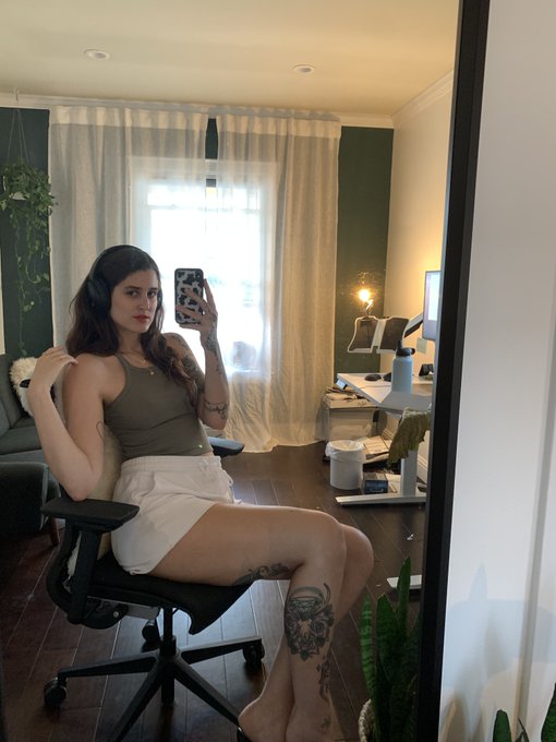 She may look cute, but she'll kick your butt in any game 🎮👊😜 https://t.co/3h5viDVo4t