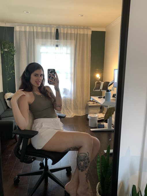 She may look cute, but she'll kick your butt in any game 🎮👊😜 https://t.co/3h5viDVo4t