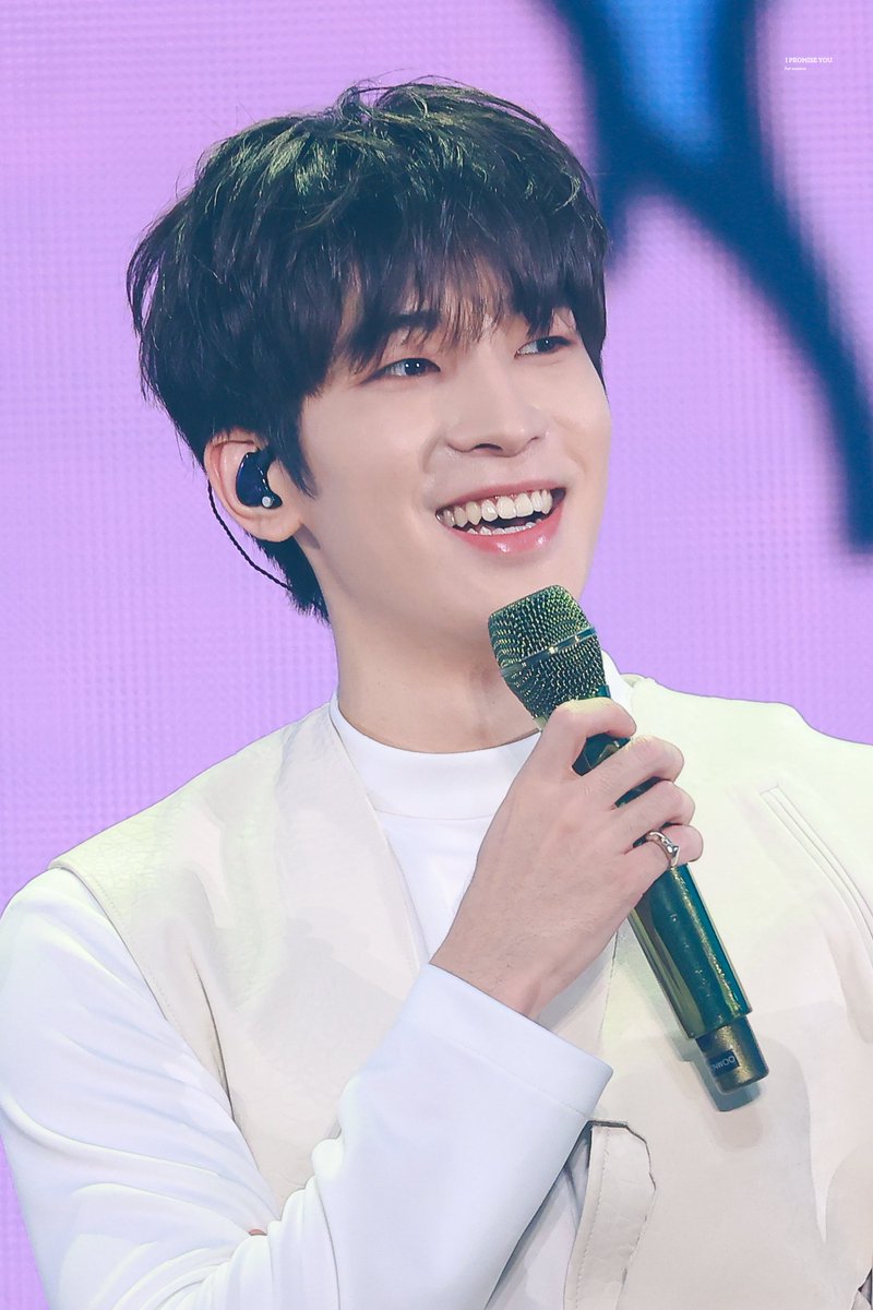 I_PROMISE_U_WW's tweet photo. 230310 캐럿랜드 DAY1 원우

네가 웃으면 나도 좋아🤍

#원우 #WONWOO #세븐틴 #SEVENTEEN #ウォヌ https://t.co/KDvFBdEj2S