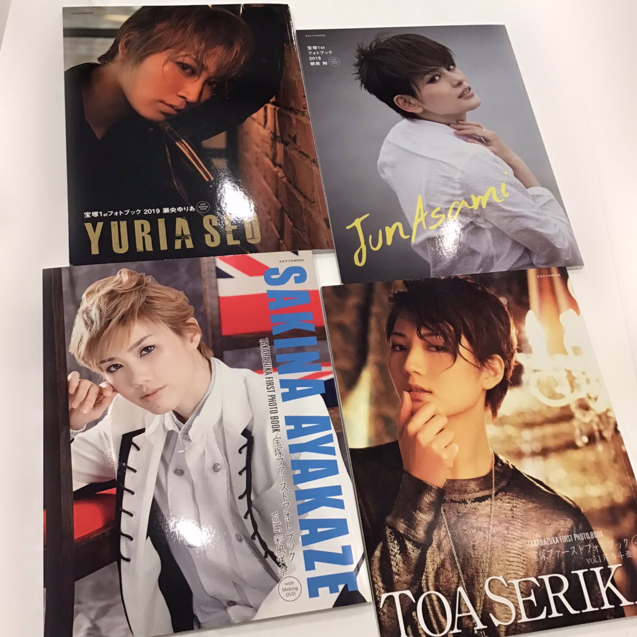 宝塚1stフォトブック2025 縣千: 宝塚歌劇 写真 カード 千社札等 200枚以上 瀬央ゆりあ ファーストフォトブック