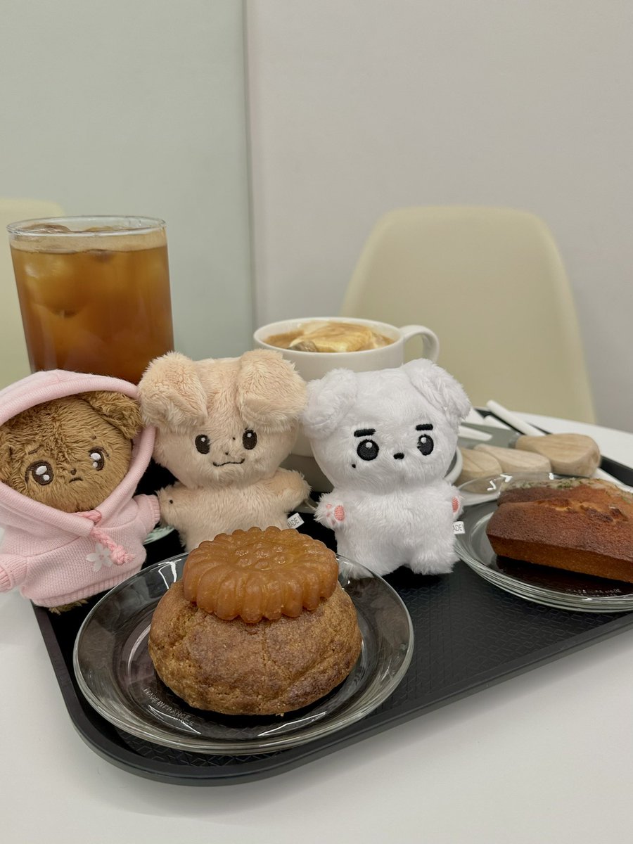 #울망추일기
#설동이의날들
#오늘의_긍랑잉

근교 드라이브 나왔어요
약과쿠키 존맛