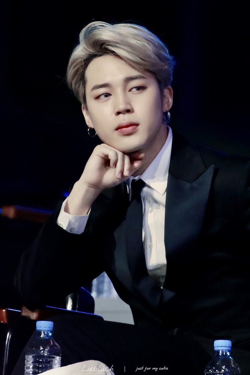 CyanaDC's tweet photo. Yes sir 🥵 #Jimin https://t.co/CxToe95Hyv