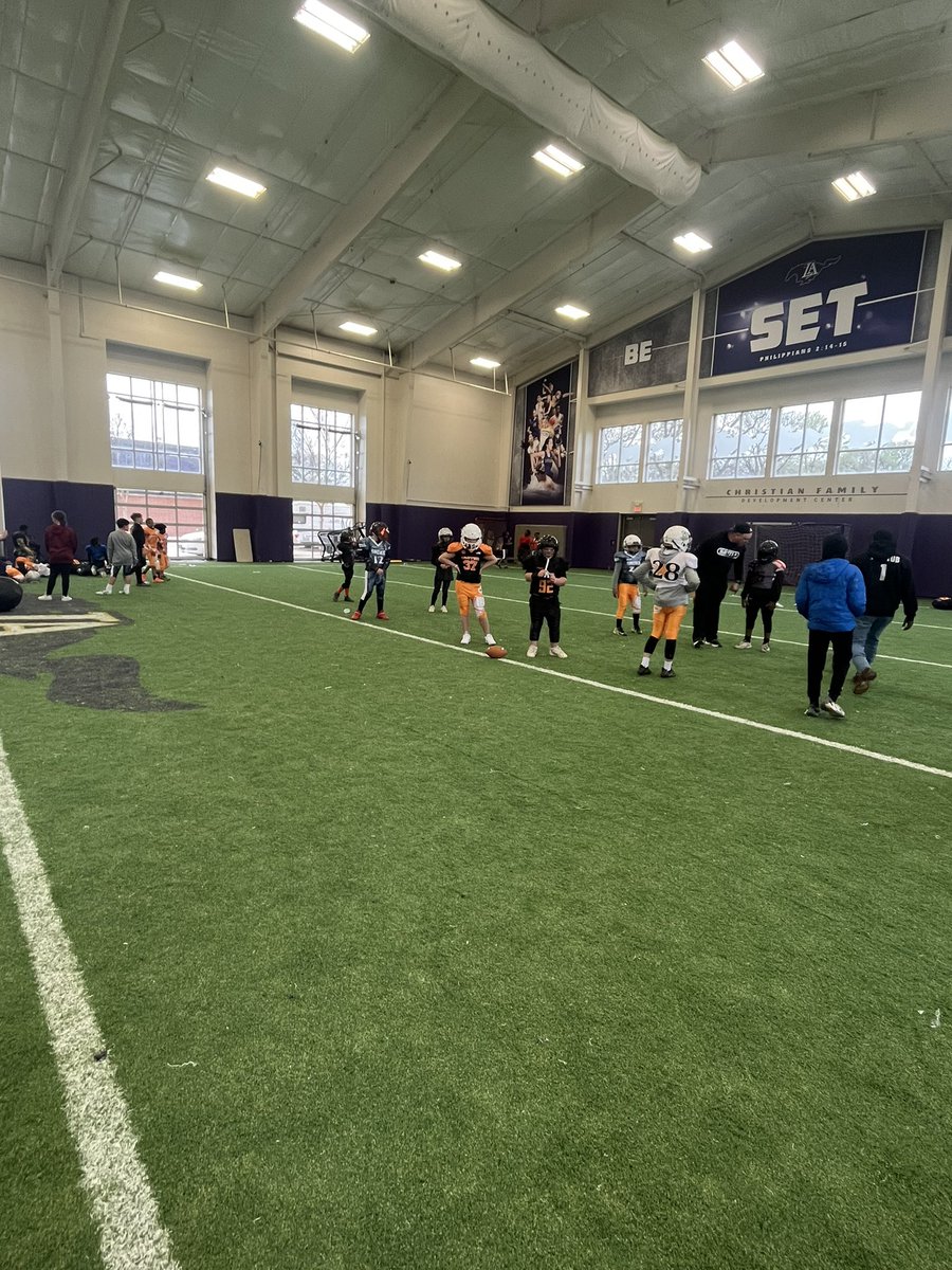 CoachHar's tweet image. Putting some work in @LAmustangFB very nice facilities!