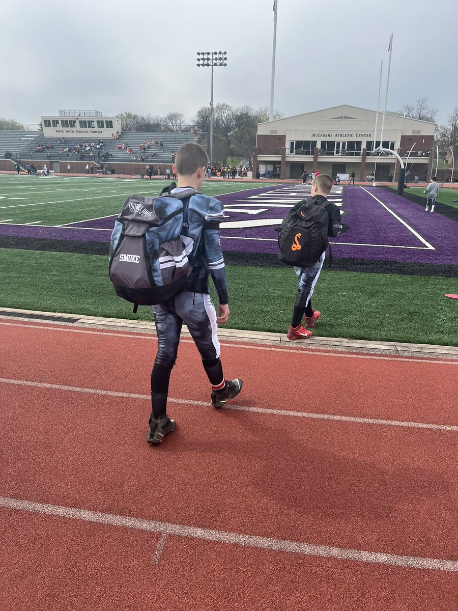 CoachHar's tweet image. Putting some work in @LAmustangFB very nice facilities!