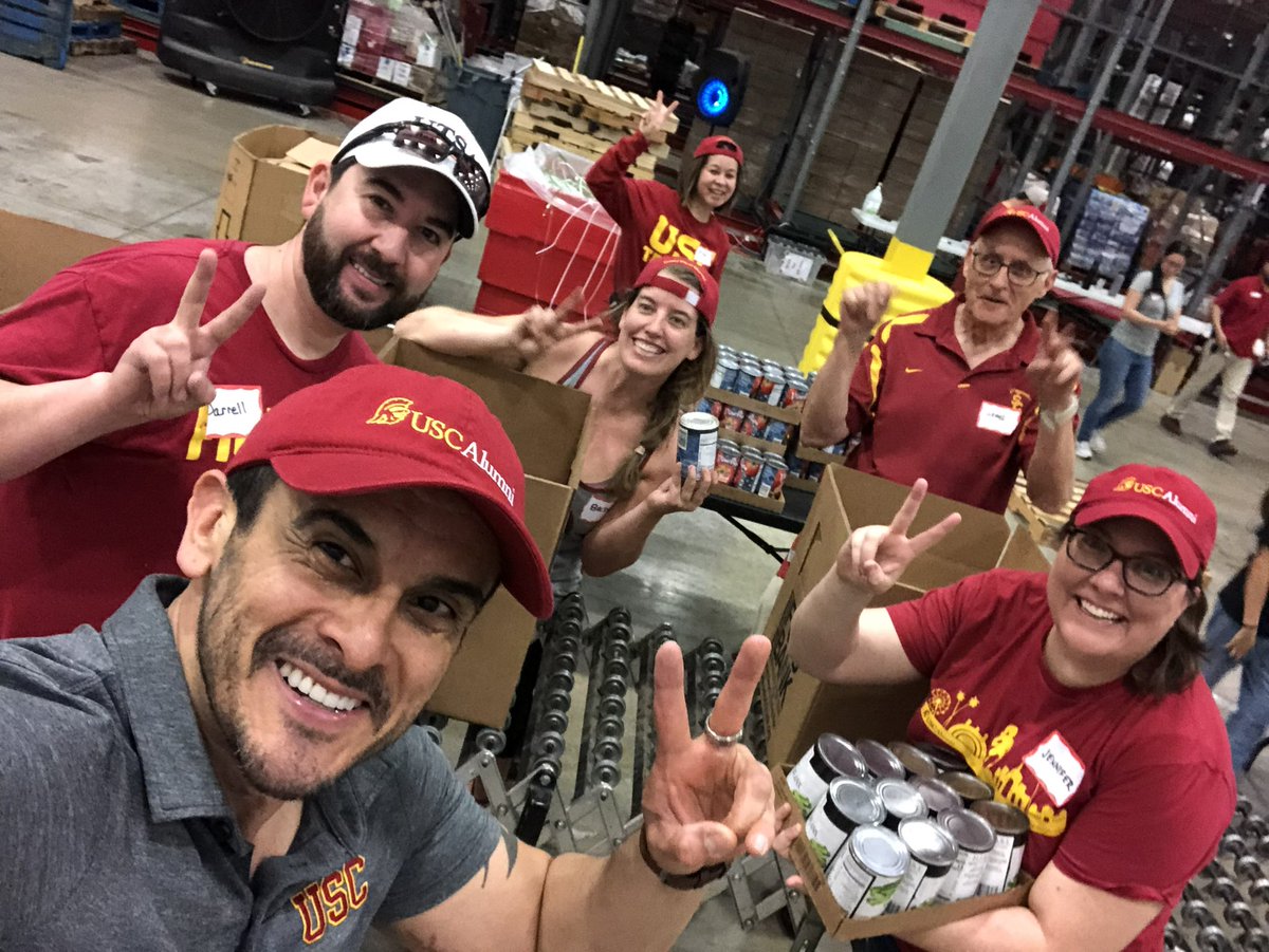 TrojansofSA's tweet photo. Thank you to the 17 San Antonio Trojans, family, and friends who spent this afternoon fighting hunger and feeding hope at the @safoodbank. We packed 900 senior boxes during this year’s @USCAlumni Association Day of #SCervice. Fight On! ✌️ https://t.co/p1YRJNy5S7