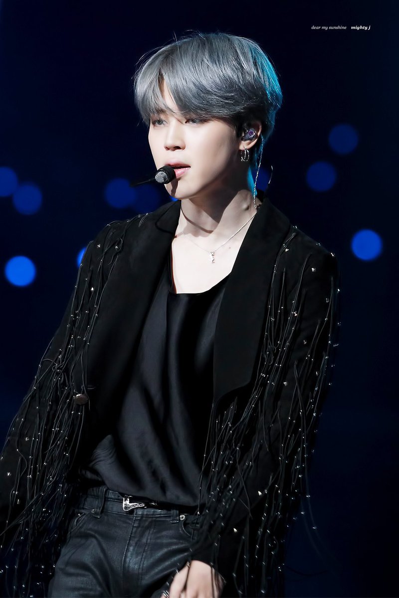 CyanaDC's tweet photo. Off and on stage presence 💜 #Jimin https://t.co/6Gao2U0Ifk