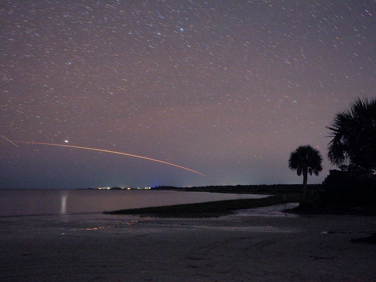 @SpaceX #CrewDragon de-orbiting after a six month expedition on the @Space_Station for @NASA s #Crew5 mission for @Commercial_Crew program. The capsule splashed down offshore in the Gulf of Mexico near Tampa. Viewed from the northern Gulf of Mexico just south of Tallahassee.