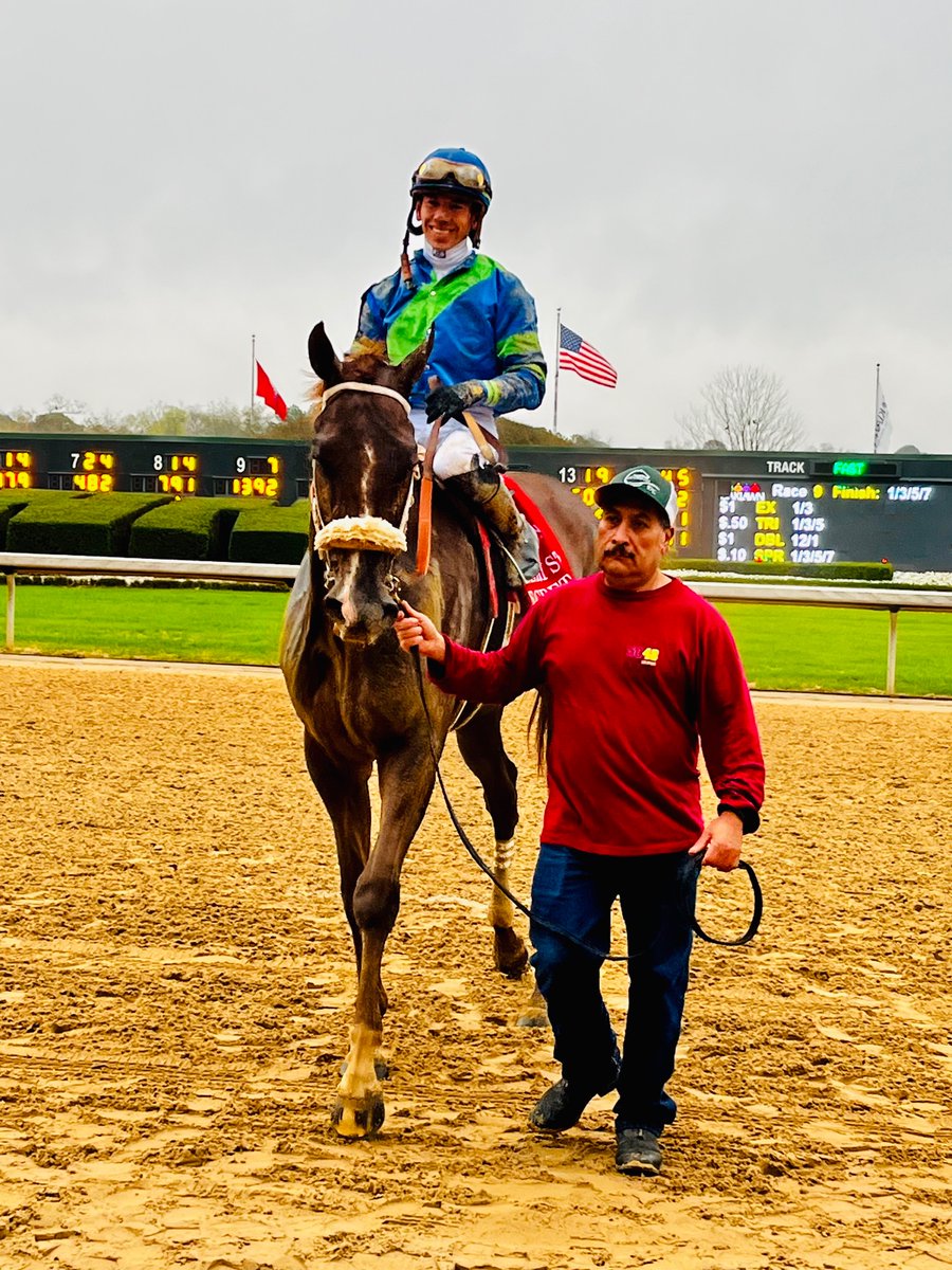 NancyUryHolthus's tweet photo. Kentucky Oaks winner Secret Oath impressive in the G2 Azeri win @OaklawnRacing and now Apple Blossom bound! See you next month @Tyler_Gaff. So happy @BrilandFarm kept her racing! #thecoach #fillypower https://t.co/lCFCPPciF0