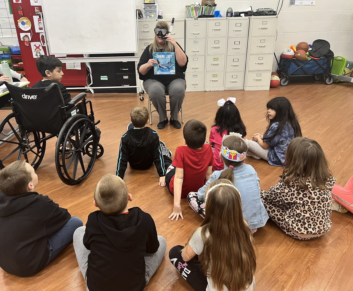 Thank you <a href="/RoselleSD12/">Roselle SD12</a> for reading to us - snorkeling gear and all! The Ss loved learning about Shark Lady for #WomensHistoryMonth <a href="/MissWiatr/">Olga Wiatr</a> <a href="/SpringHillsSD12/">Spring Hills School</a> #ProudToBeD12