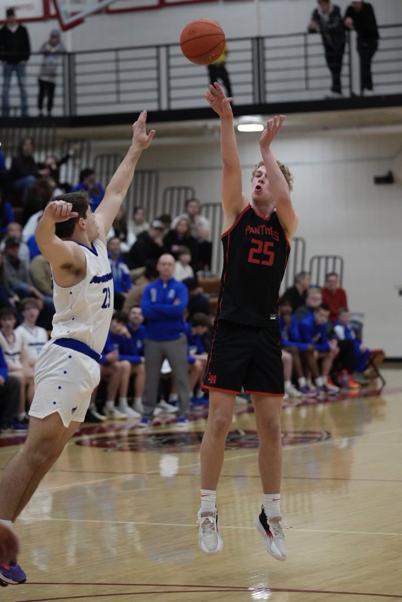 Panthers take down the Huskies. On to the sectional final! @LNHoopsOx <a href="/LNHS_Panthers/">Lakeville North High School</a>