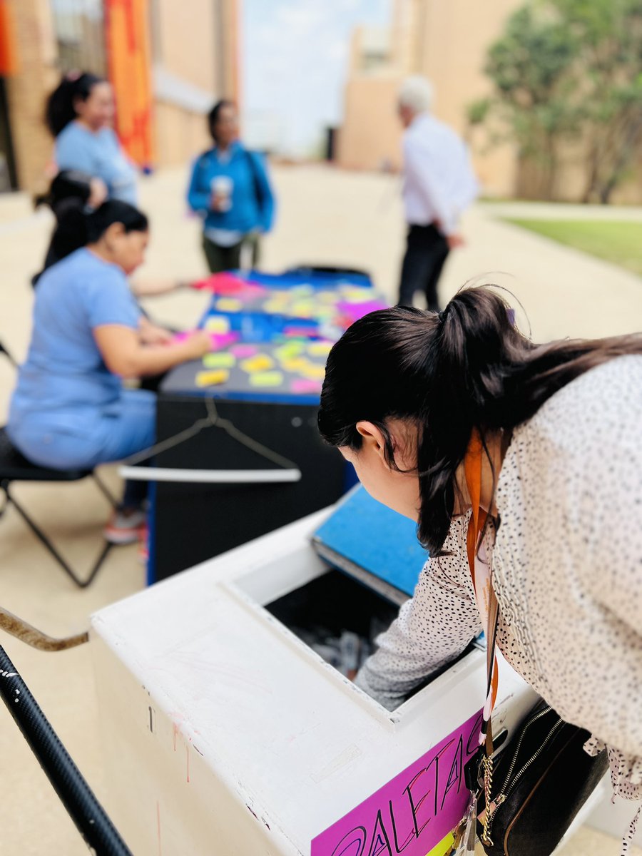 t_nahin's tweet photo. We celebrated Women’s Day with free paletas! How cool is that 😁

@wisdom_uthsa 
#WomenInScience 💃
@UTHealthSA_GSBS 
@UTHSA_StuLife https://t.co/DiYXy7grrE