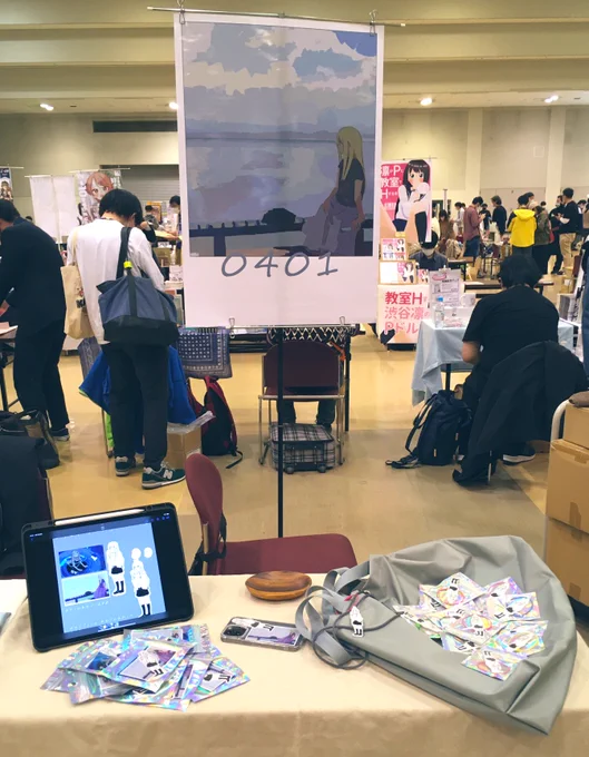 設営終わったシンステ け-12 0401でライラさんグッズ頒布します 