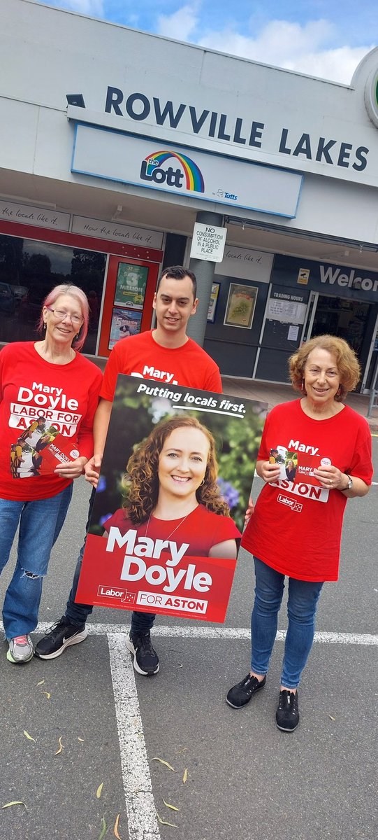 Russycook's tweet photo. Amazing day out talking with #Aston locals in Rowville.
Mary Doyle putting locals first.
@VictorianLabor @AustralianLabor #AstonVotes
#PuttingLocalsFirst #Auspol https://t.co/l6HCQiaIJQ