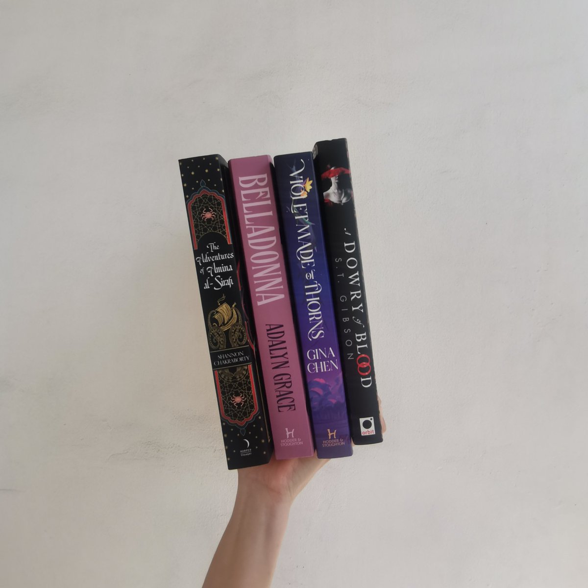 bookishandbooks's tweet image. ✨ GIVEAWAY TIME ✨

i received duplicate copies of these books from publishers and i wish to give them away to one lucky winner (open in the ph 🇵🇭 only)

to join:
- like and rt/qt
- follow
- follow my insta account (bookishandbooks)

one (1) winner will be dm-ed on the 18th!