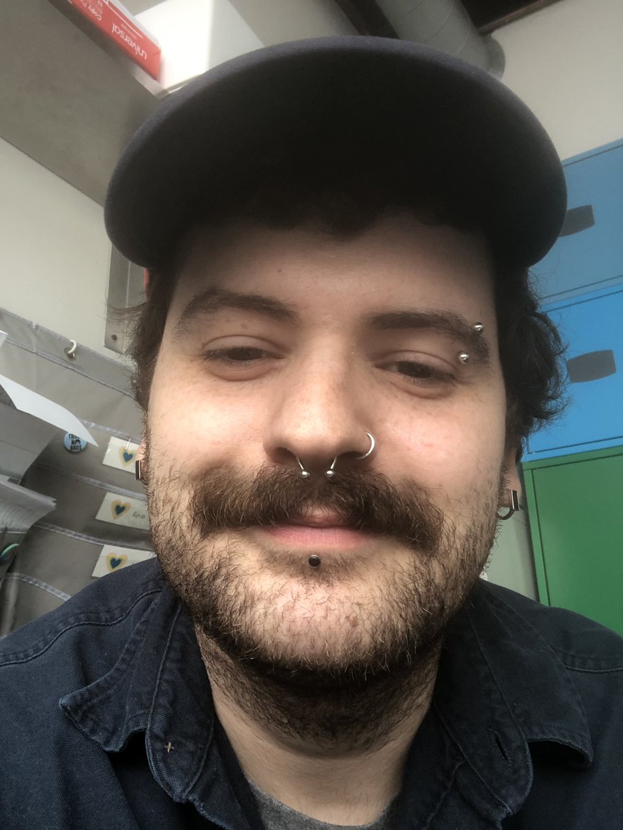 yknowidk's tweet photo. POV: you’re a cat and i’m blinking slowly to show that i do not perceive you as a threat https://t.co/9JtsoZ4pUX