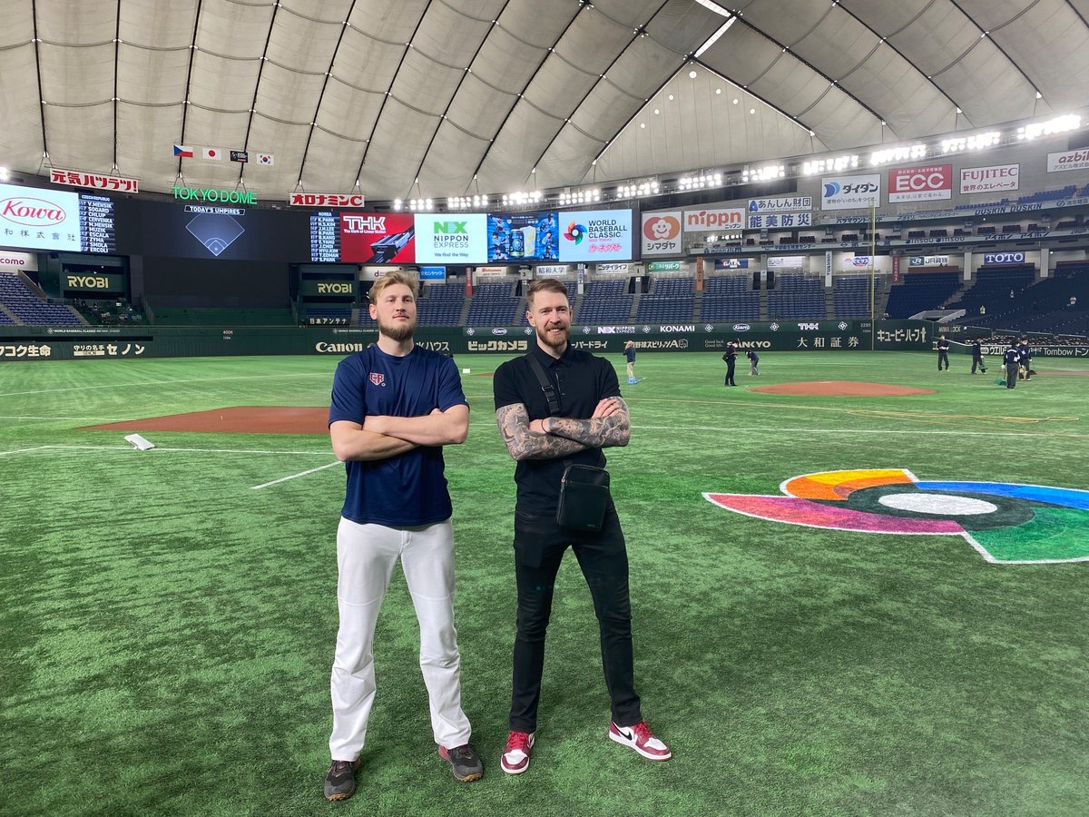 jkobe13's tweet photo. Special guest @Czechmeeout z @cz_basketball prijel do Tokio Domu 🏟️ podpořit ⚾️ @BaseballCzech @WBCBaseball proti Korejcum… #CzechIN #poslouchejsport už za cca půl hodiny @RadiozurnalS @Radiozurnal1 📻 a o nic důležité neprijdes! https://t.co/7r33bprf1X