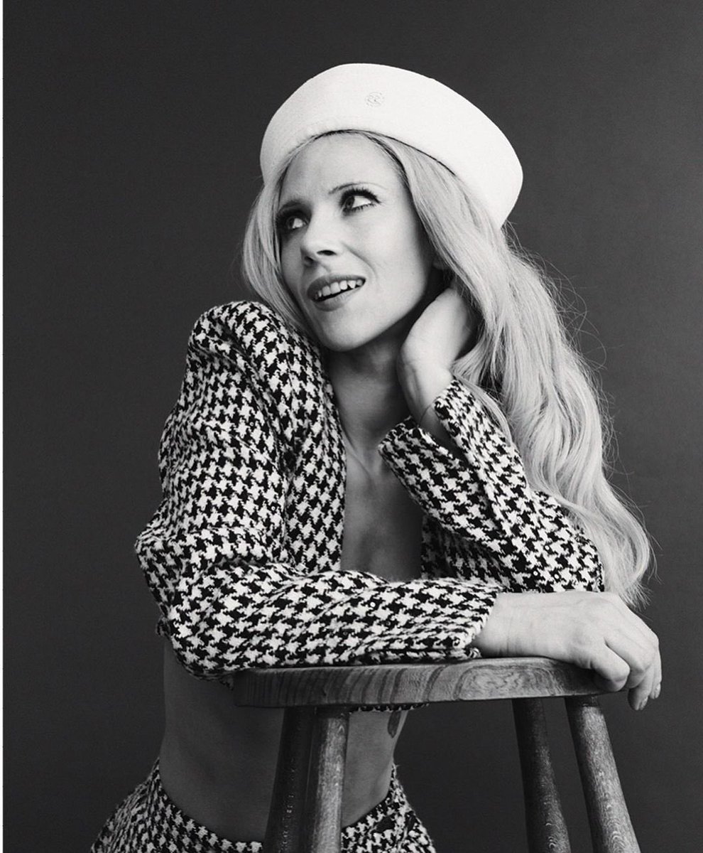 OnSilverRiver's tweet image. Songs were sang about villains in the pink, the black, the white. It captured a character. So she danced. ☯️🧛🏻‍♀️🎶 #JunoTemple #Hayden #ACharacter #FavoriteFoes