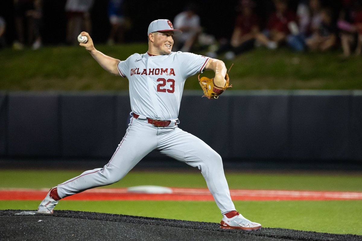 OU_Baseball's tweet image. Douthit was fantastic

7.0 IP, 2 H, 0 ER, 2 BB, 4 K

#COMPETE | #CHAOUS