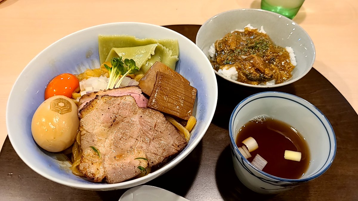 maru100kara74's tweet image. 手打麺祭かめ囲@柴崎
特製あぶらそば(こってり鶏油)
1350円
　
個人的にはあぶらそばのほうが好き。具材も気まぐれご飯も全部美味しい。

#手打麺祭かめ囲 
#かめ囲 
#あぶらそば 
#調布