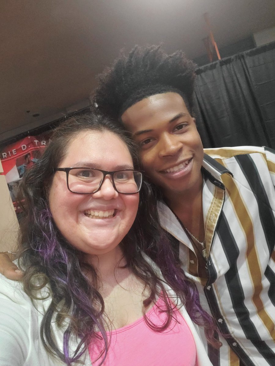 jgarciajordan's tweet photo. I also met 3/5 of the #BeastMorphers team: #RorrieDTravis @JBaduwalia @_abrahamrod 
#ItsMorphinTime #ActivateBeastPower #PowerRangers #PRBM https://t.co/dq44c5lYna