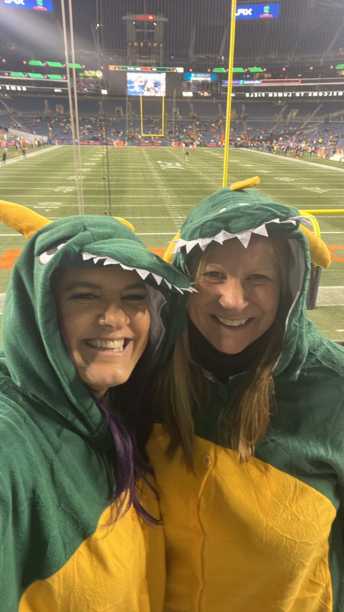 Elise_Maier's tweet photo. Let’s go #xflseadragons #BreatheFire @XFLSeaDragons #letsgo @XFL https://t.co/m1HbZBqAp5