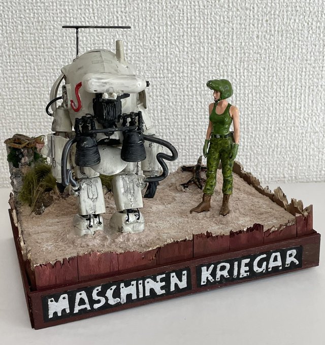 #MACHINEN KRIEGAR砂漠の情景にフィギュア を固定砂に埋もれているのを表現しました。最終完成です。#Car