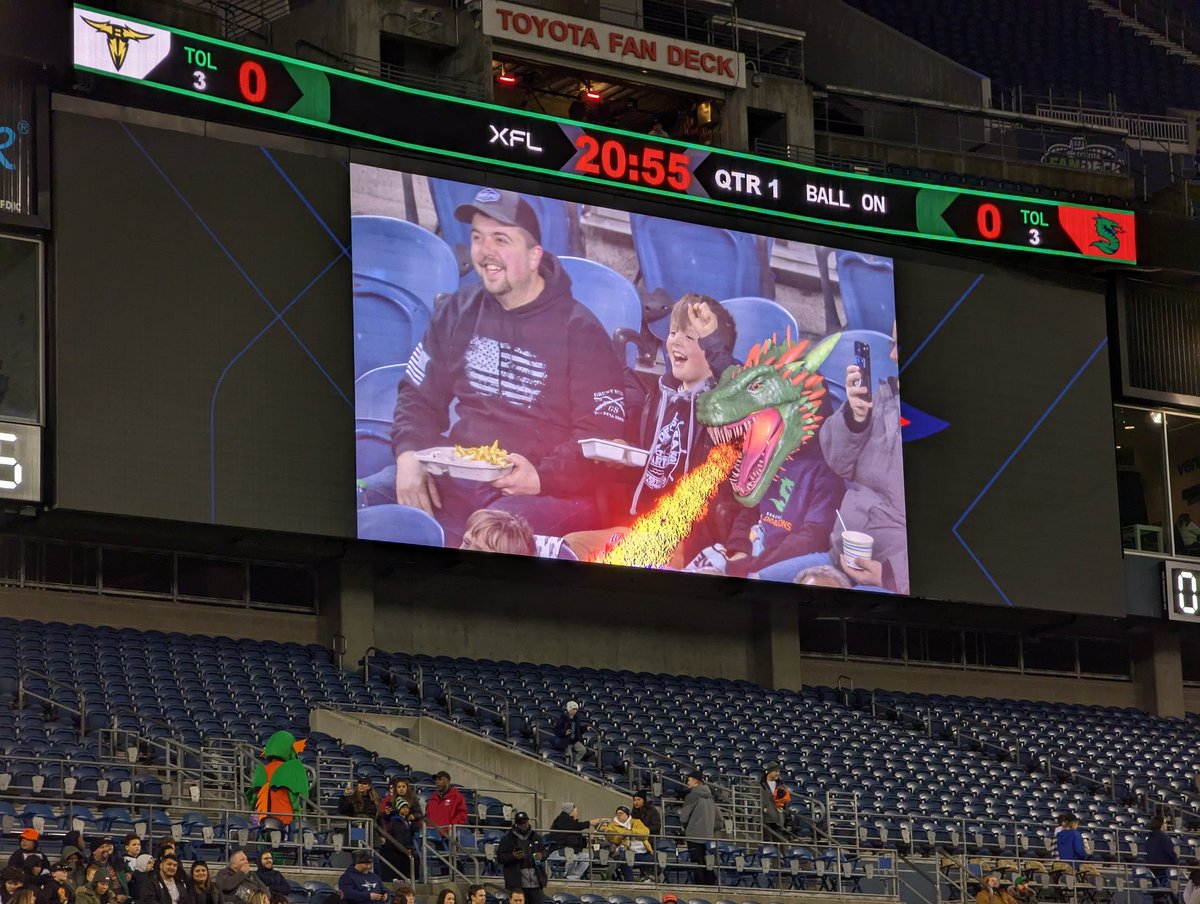 TimmyShoesPhoto's tweet photo. @XFLSeaDragons using a fire breathing dragon filter on ppl in the stadium lol https://t.co/ez1JfnyjEV