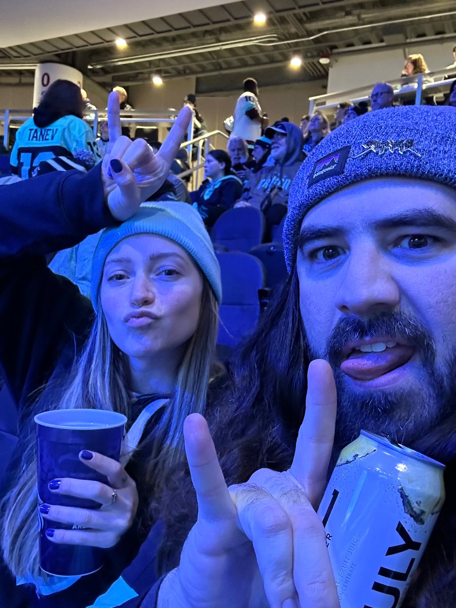 theicumurse's tweet photo. Cmon jumbotron do us a solid #seakraken @SeattleKraken @churesaa https://t.co/yMET4Kkldx