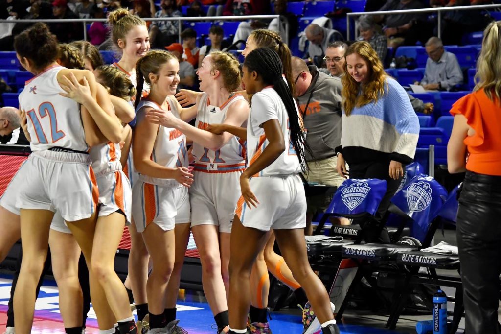 this team will forever hold a special place in my heart. so thankful for these people and the memories we’ve made! #ao1 #tunnelvision